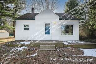 1542 River Terrace in East Lansing, MI - Building Photo