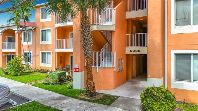 6968 SW 39th St in Davie, FL - Building Photo - Building Photo