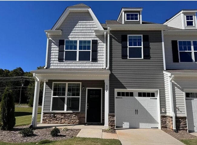 property at 824 Pryor St