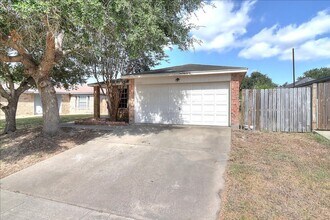 7833 Wolverine Dr in Corpus Christi, TX - Building Photo - Building Photo