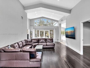 20120 NE 25th Ct in Miami, FL - Building Photo - Building Photo