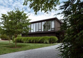 19 Cornell Rd in Sag Harbor, NY - Building Photo