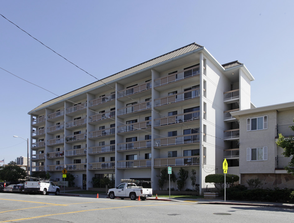 Baywood Apartments in Oakland, CA - Building Photo