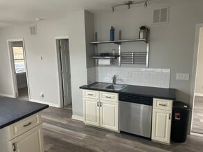 334 W Milton Ave in Hazel Park, MI - Foto de edificio - Building Photo