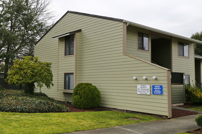 Tamarack Apartments in Bremerton, WA - Foto de edificio - Building Photo