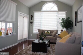 25582 Creekmore Terrace in Chantilly, VA - Building Photo - Building Photo