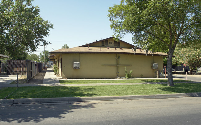 Yosemite Manor Apartments in Merced, CA - Foto de edificio - Building Photo