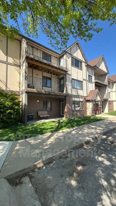 2340 N 44th St in Lincoln, NE - Building Photo