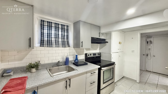 16 Burrard Rd in Toronto, ON - Building Photo - Building Photo