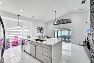 4955 SW 33rd Ave in Fort Lauderdale, FL - Building Photo - Building Photo