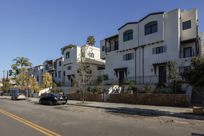 738-742 Parkman Ave in Los Angeles, CA - Building Photo - Building Photo