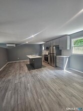 80 Pearl Harbor Cir in Bridgeport, CT - Building Photo - Building Photo