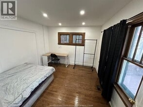 415 Rankin Ave in Windsor, ON - Foto de edificio - Building Photo