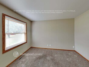 330 Bayberry Ct in West Chicago, IL - Building Photo - Building Photo
