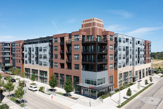 East Building in Wauwatosa, WI - Foto de edificio - Primary Photo