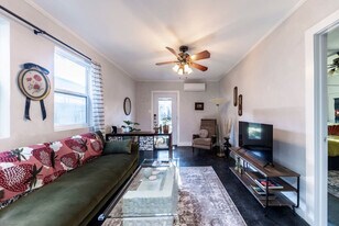 619 N Clinton Ave in Dallas, TX - Building Photo