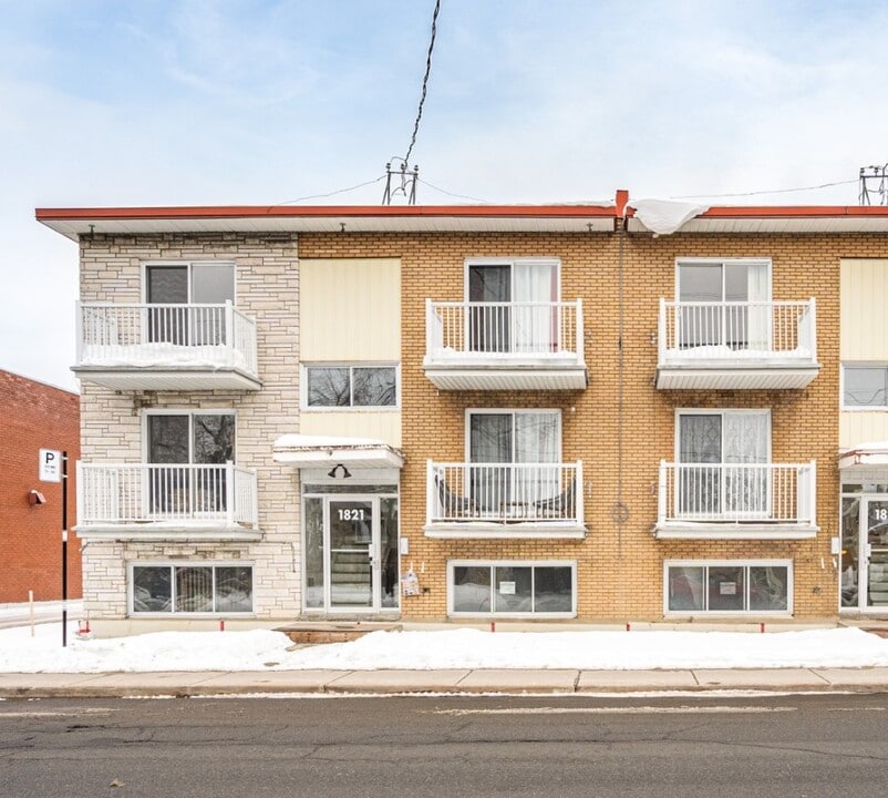 1821 Sainte-Hélène Rue in Longueuil, QC - Building Photo