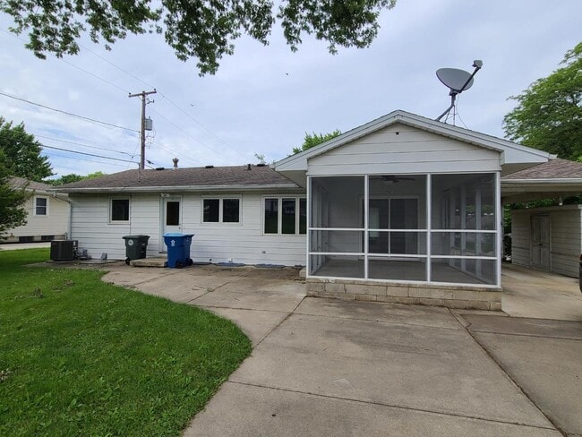 608 Cataract Ave in Waterloo, IA - Building Photo - Building Photo
