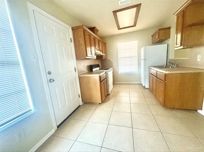 8 Kumquat St in Pharr, TX - Building Photo - Building Photo