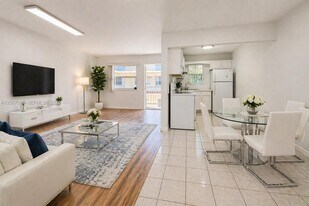 1747 Rodman St in Hollywood, FL - Building Photo