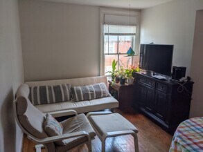 927 E State St, Unit 2R in Ithaca, NY - Building Photo - Building Photo