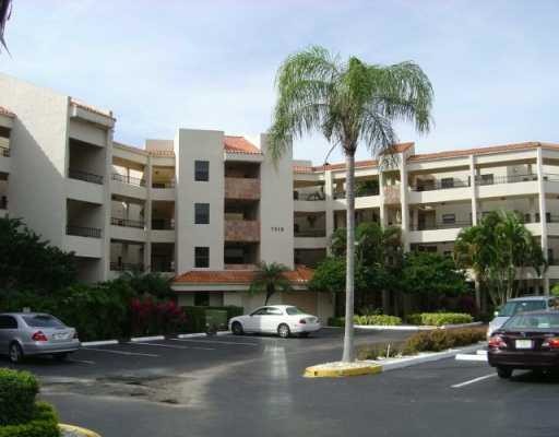 7520 La Paz Blvd-Unit -310 in Boca Raton, FL - Building Photo