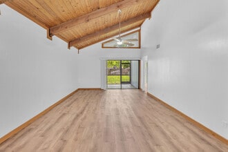 100 Sparrow Dr in Royal Palm Beach, FL - Building Photo - Building Photo