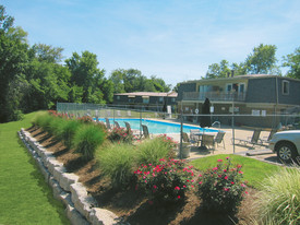 Oaks at St. Andrews in Louisville, KY - Building Photo