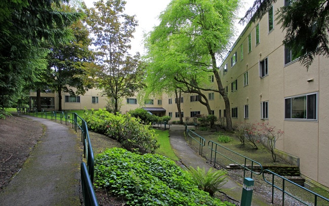 Hutchison House Apartments in Issaquah, WA - Foto de edificio - Building Photo