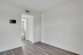 1710 NW 1st Ct in Miami, FL - Building Photo - Building Photo