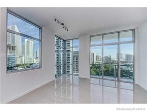 500 Brickell Ave, Unit 1101 in Miami, FL - Building Photo - Building Photo