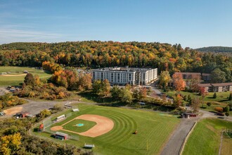 Hillside Commons in Oneonta, NY - Foto de edificio - Building Photo