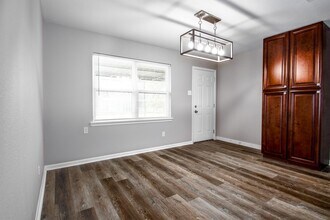 207 Del Monte Ln in Highlands, TX - Building Photo - Building Photo