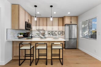 4286 Samoset Ave in San Diego, CA - Foto de edificio - Building Photo