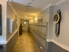 3499 Oaks Way in Pompano Beach, FL - Building Photo - Building Photo
