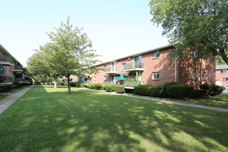 Garden Village in Buffalo, NY - Foto de edificio - Building Photo