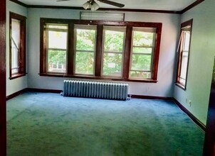 5530 N Sawyer Ave in Chicago, IL - Building Photo - Building Photo