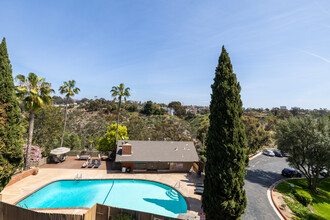 Sleepy Hollow Apartments in San Diego, CA - Building Photo - Building Photo