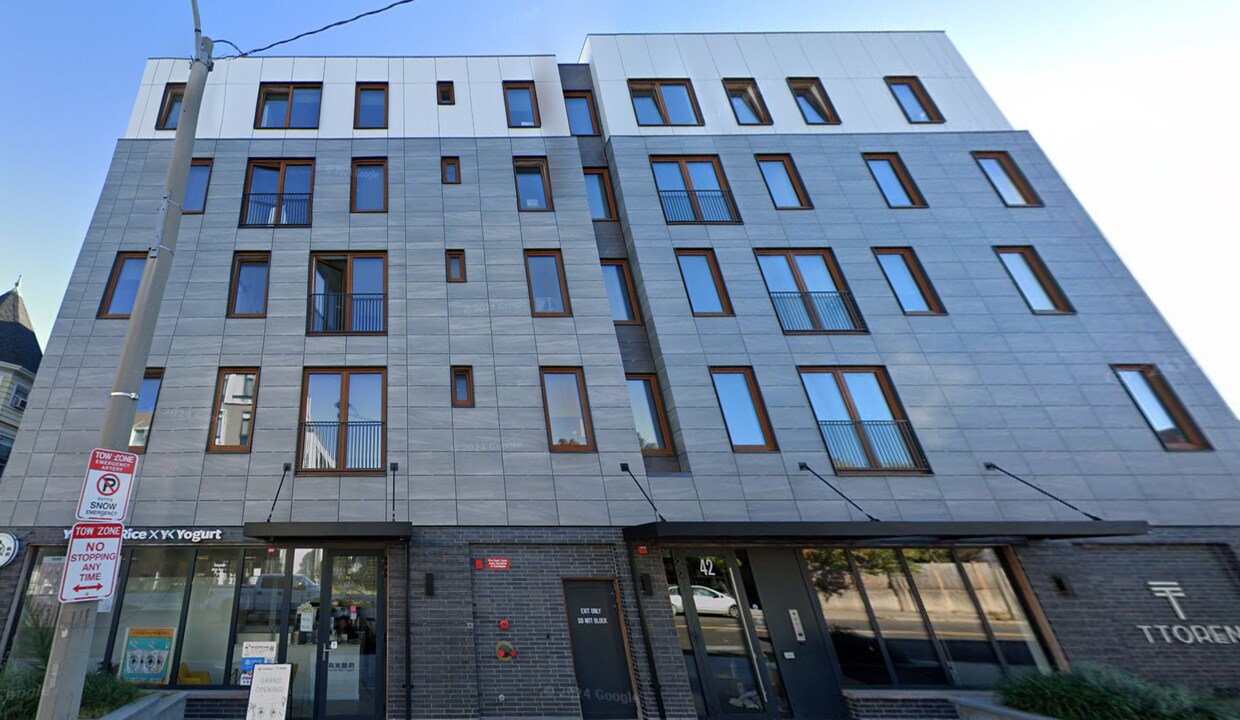 48 North Beacon St, Unit 503 in Boston, MA - Building Photo