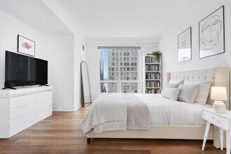 350 W 42nd St in New York, NY - Building Photo - Building Photo