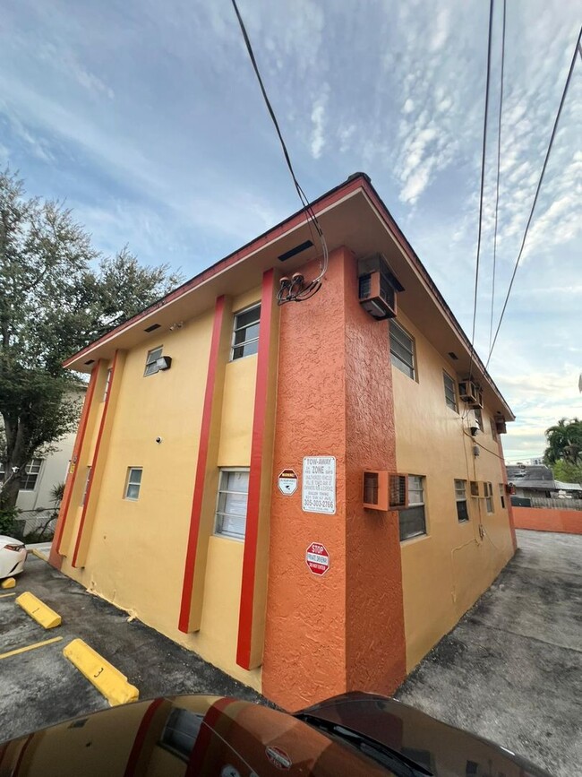 1912 SW 2nd St in Miami, FL - Building Photo - Building Photo