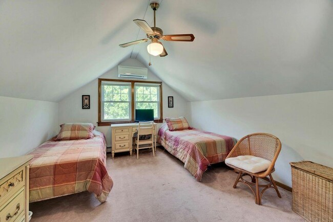25 Squiretown Rd in Hampton Bays, NY - Building Photo - Building Photo