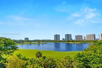 20301 W Country Club Dr, Unit 1122 in Aventura, FL - Building Photo - Building Photo