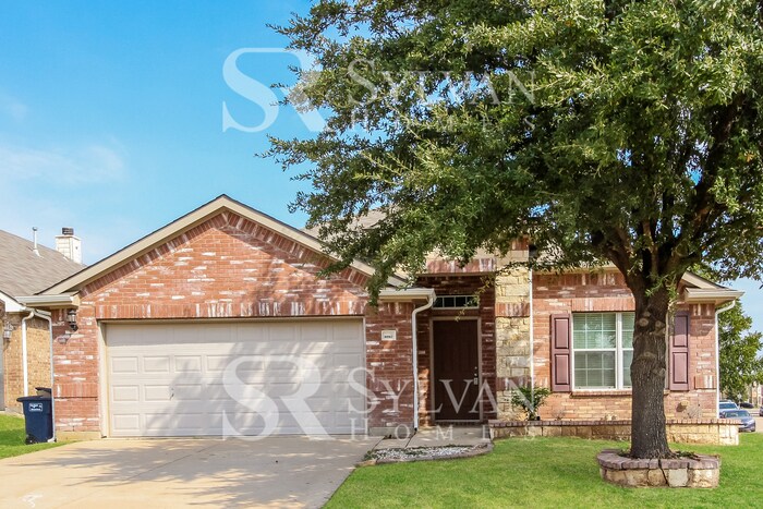 3917 Yarberry Ct in Roanoke, TX - Building Photo