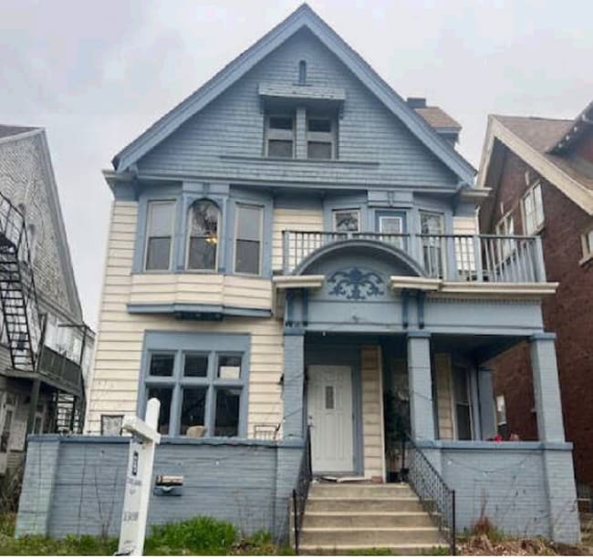 property at 2833 N Downer Ave