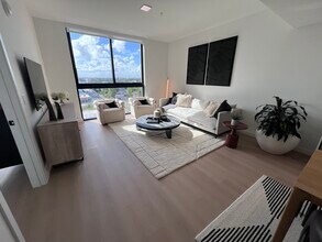 120 NW 31st St, Unit A2 in Miami, FL - Building Photo - Building Photo