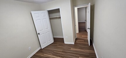 8416 Fuerte Ct in Alexandria, VA - Foto de edificio - Building Photo