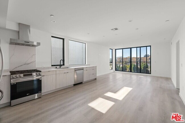 3755 S Canfield Ave in Los Angeles, CA - Foto de edificio - Building Photo