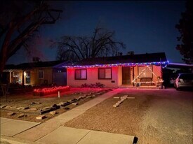 825 Palomas Dr SE in Albuquerque, NM - Building Photo