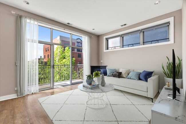 6 N May St in Chicago, IL - Building Photo - Building Photo